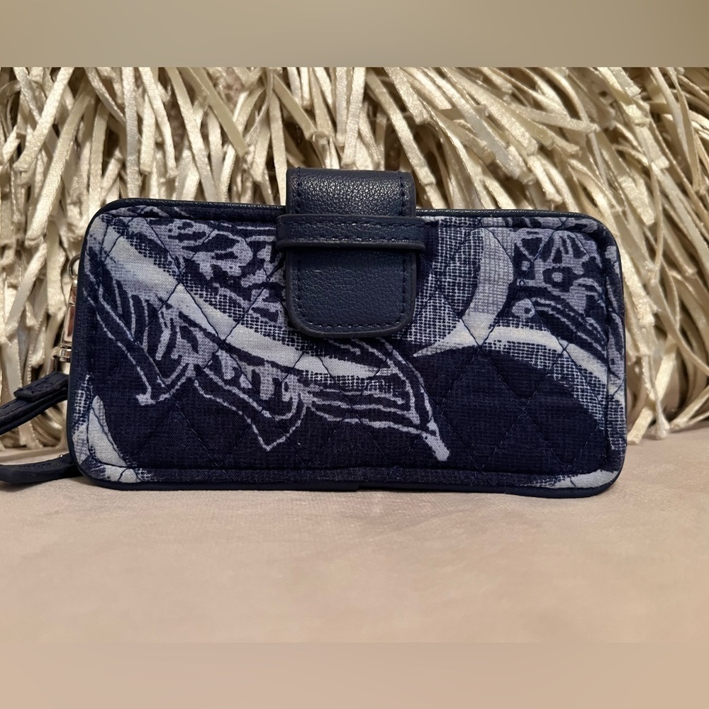 VERA BRADLEY Indigo Navy Blue Smart Phone Wallet Wristlet Paisley Flap Lippies